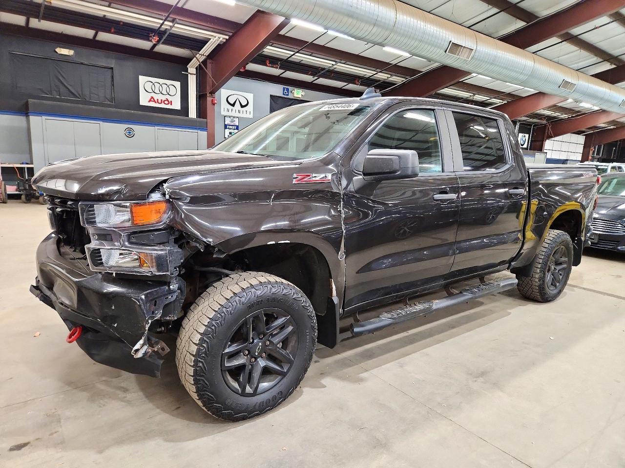 Vue de 2019 CHEVROLET SILVERADO K1500 TRAIL BOSS CUSTOM, angle 1