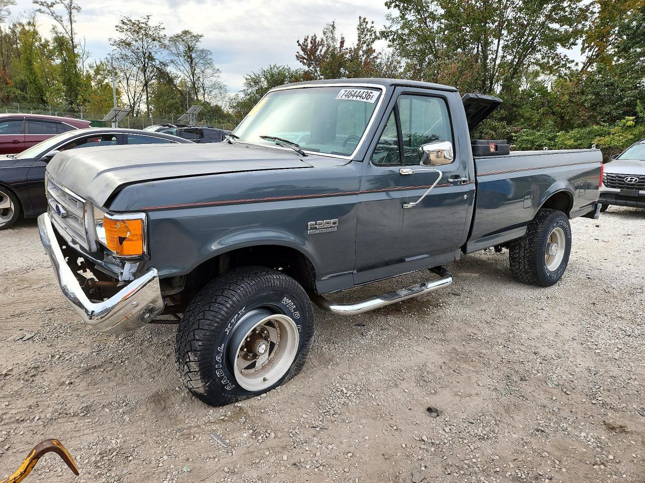 Vue de 1988 FORD F250, angle 1