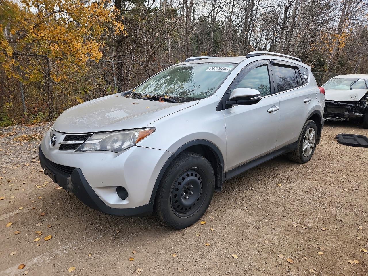 Вид 2014 TOYOTA RAV4 LE, угол 1