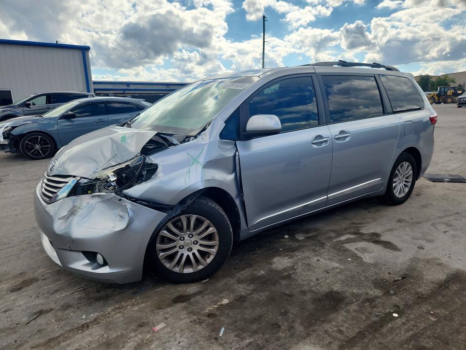 2017 TOYOTA SIENNA XLE 8-PASSENGER  