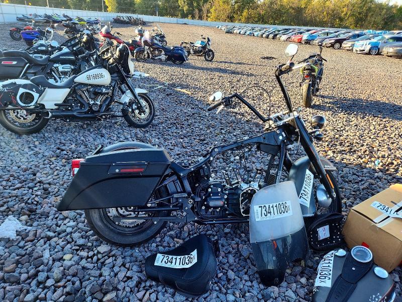 2018 HARLEY-DAVIDSON FLHCS HERITAGE CLASSIC 114  