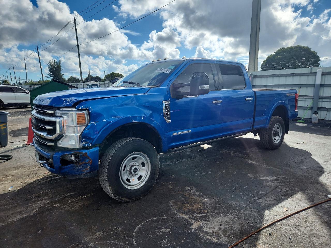 Vue de 2021 FORD F250 SUPER DUTY, angle 1