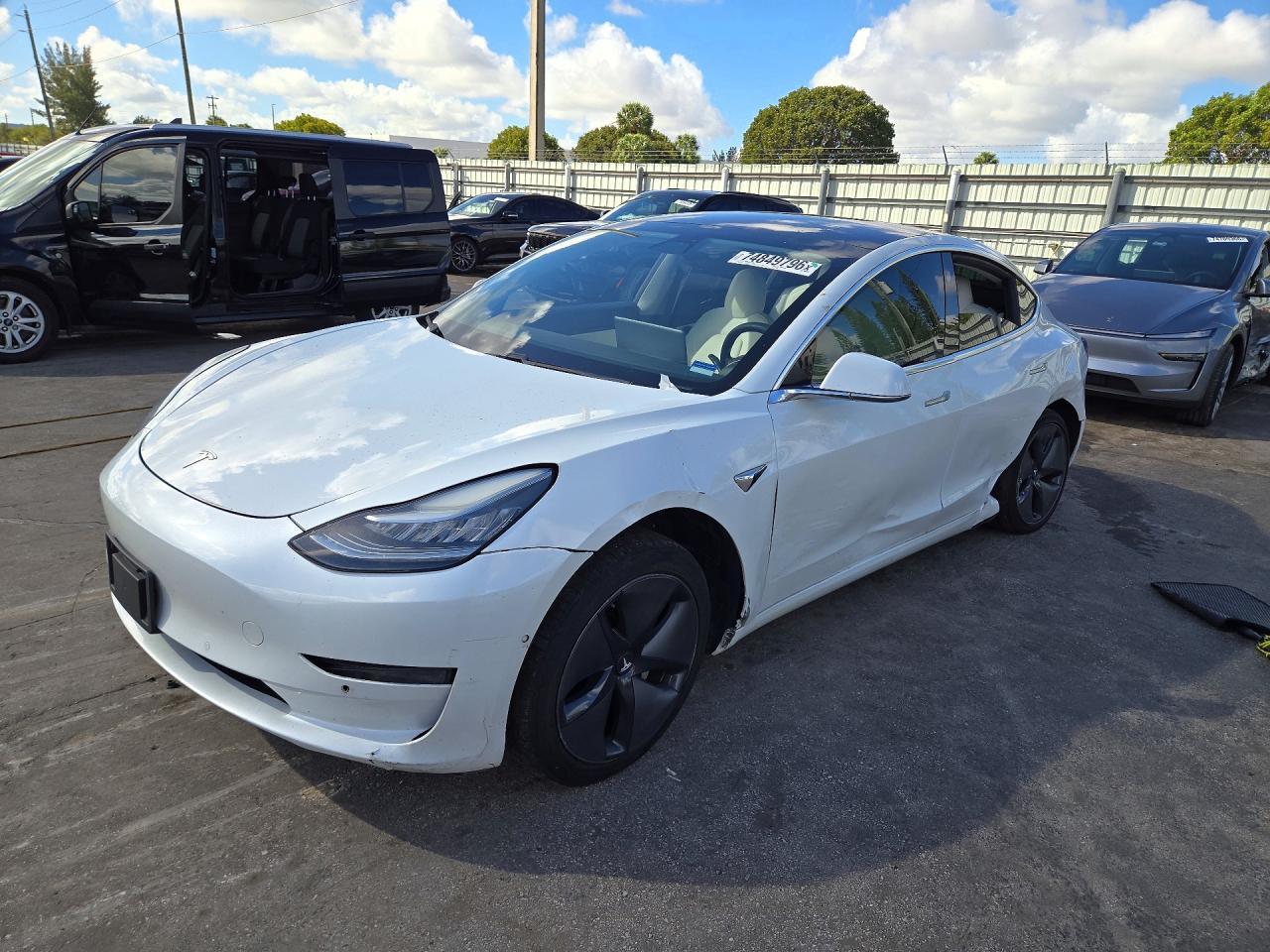 منظر 2019 TESLA MODEL 3، زاوية 1