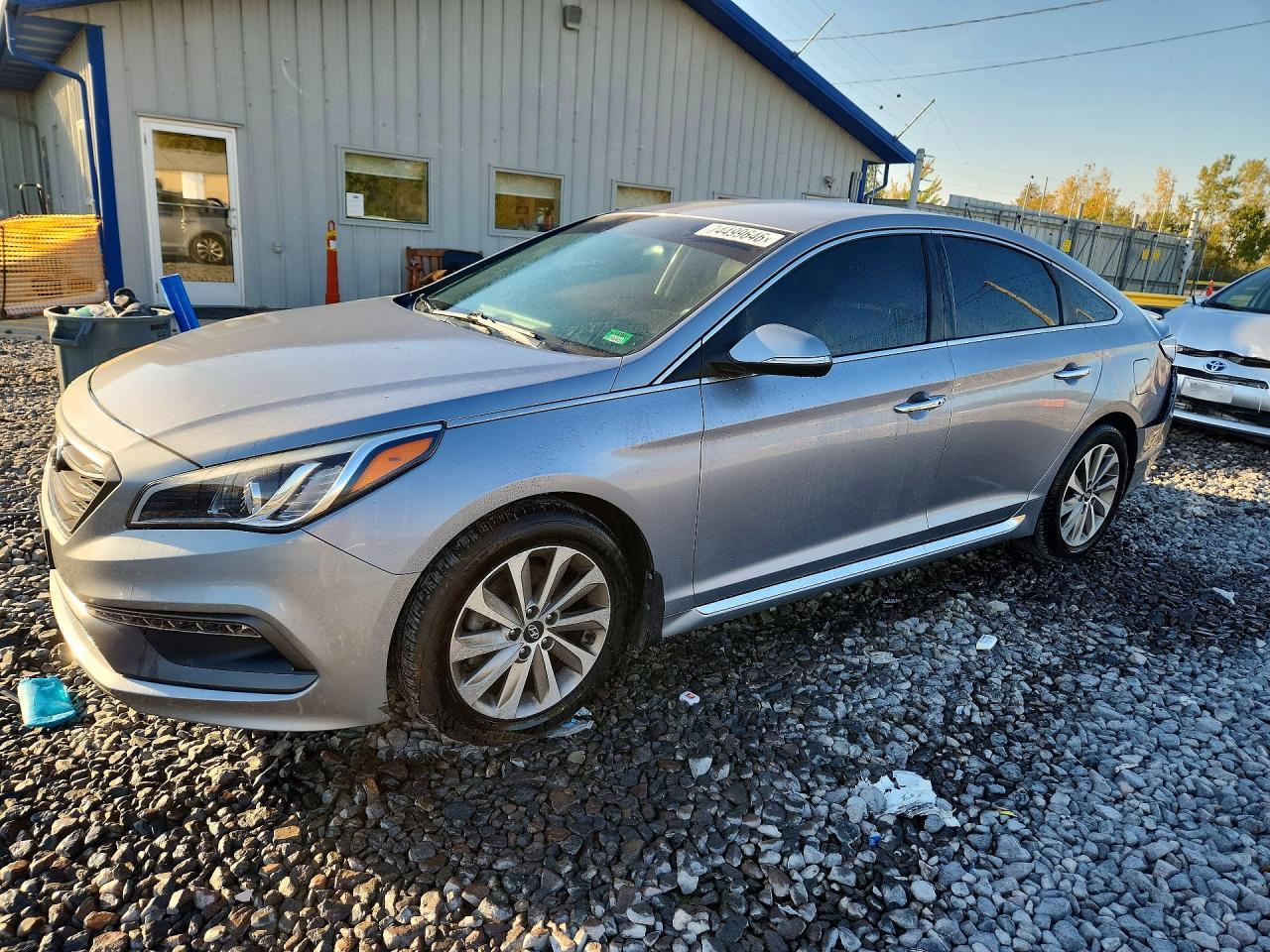 Vue de 2015 HYUNDAI SONATA SPORT, angle 1
