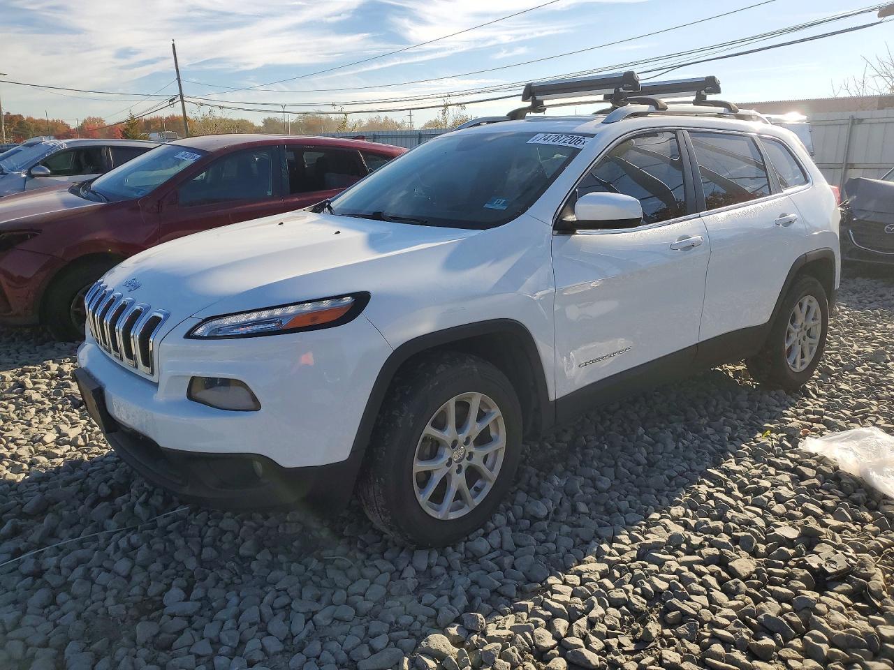 Vista de 2014 JEEP CHEROKEE LATITUDE, ángulo 1