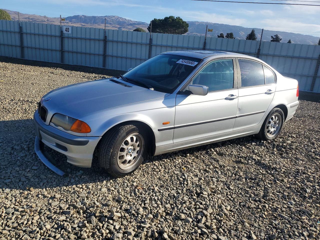 Vista de 2000 BMW 323 I, ángulo 1
