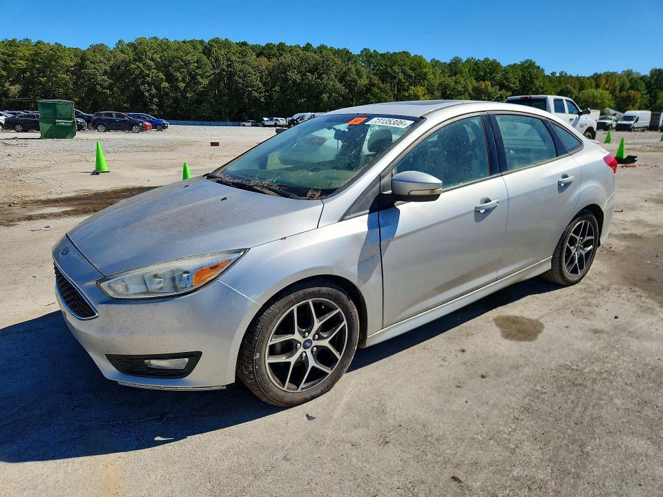 2015 FORD FOCUS SE  