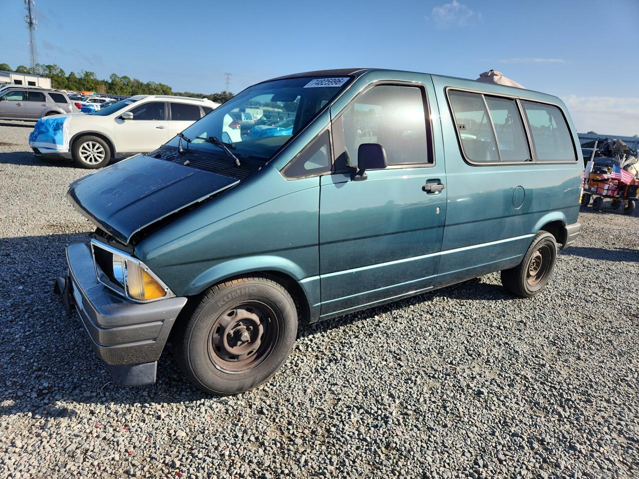 Vue de 1995 FORD AEROSTAR, angle 1