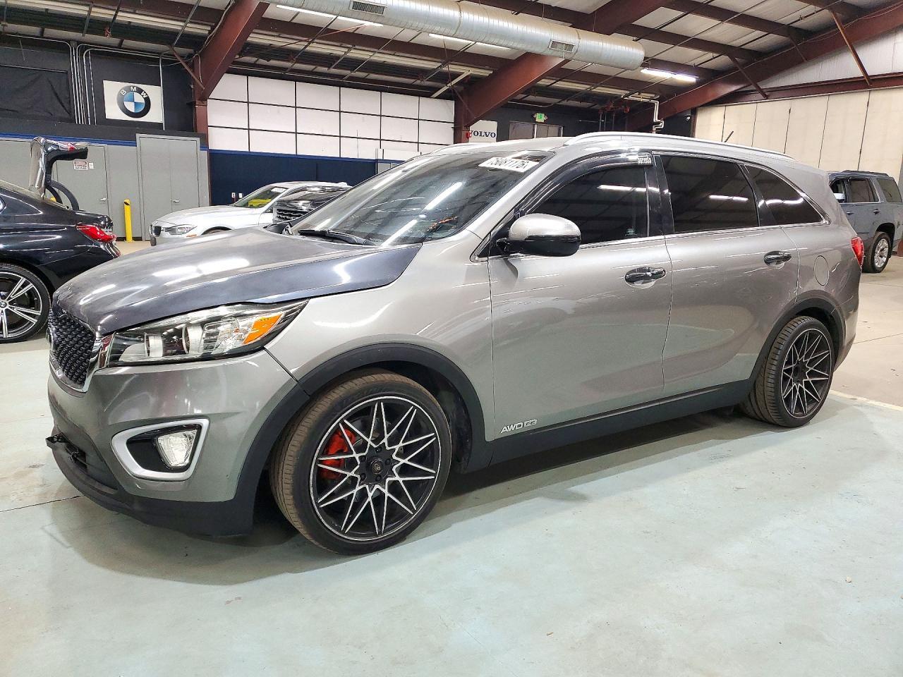 منظر 2016 KIA SORENTO LX V6، زاوية 1