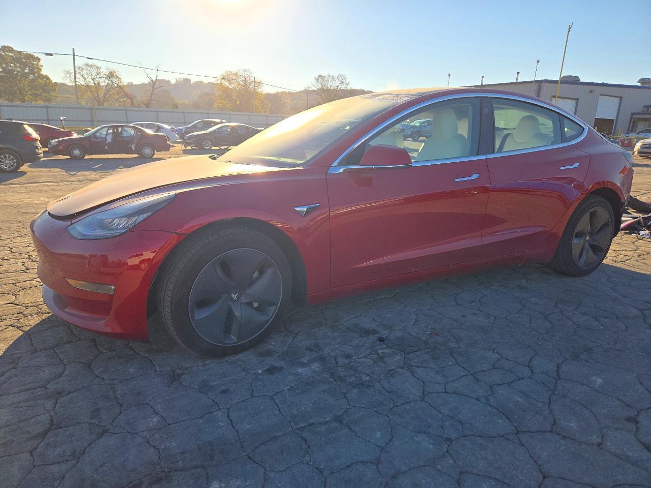 Вид 2020 TESLA MODEL 3, угол 1