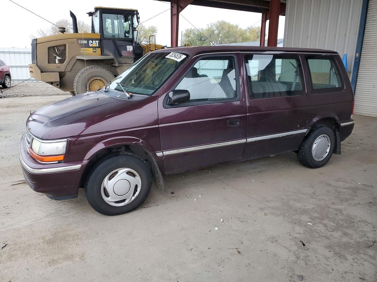 Vue de 1993 PLYMOUTH VOYAGER, angle 1
