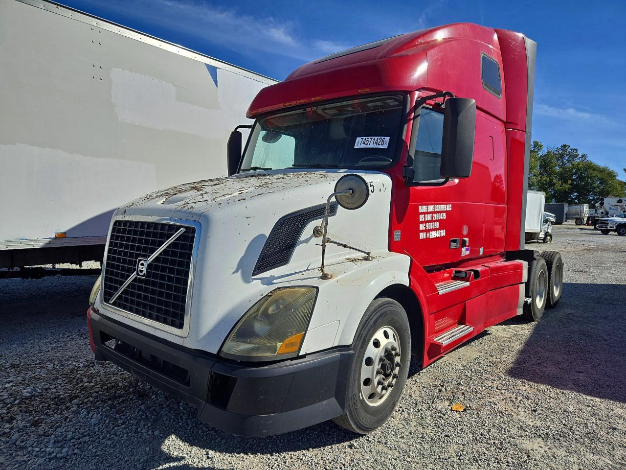 2016 VOLVO VNL SEMI TRUCK view, angle 1