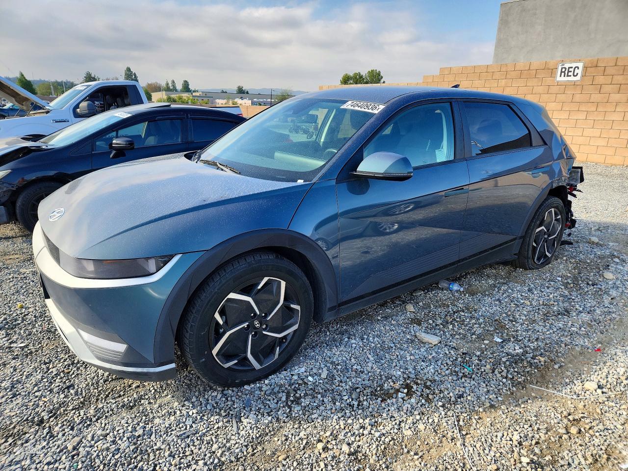 Vue de 2024 HYUNDAI IONIQ 5 SE, angle 1