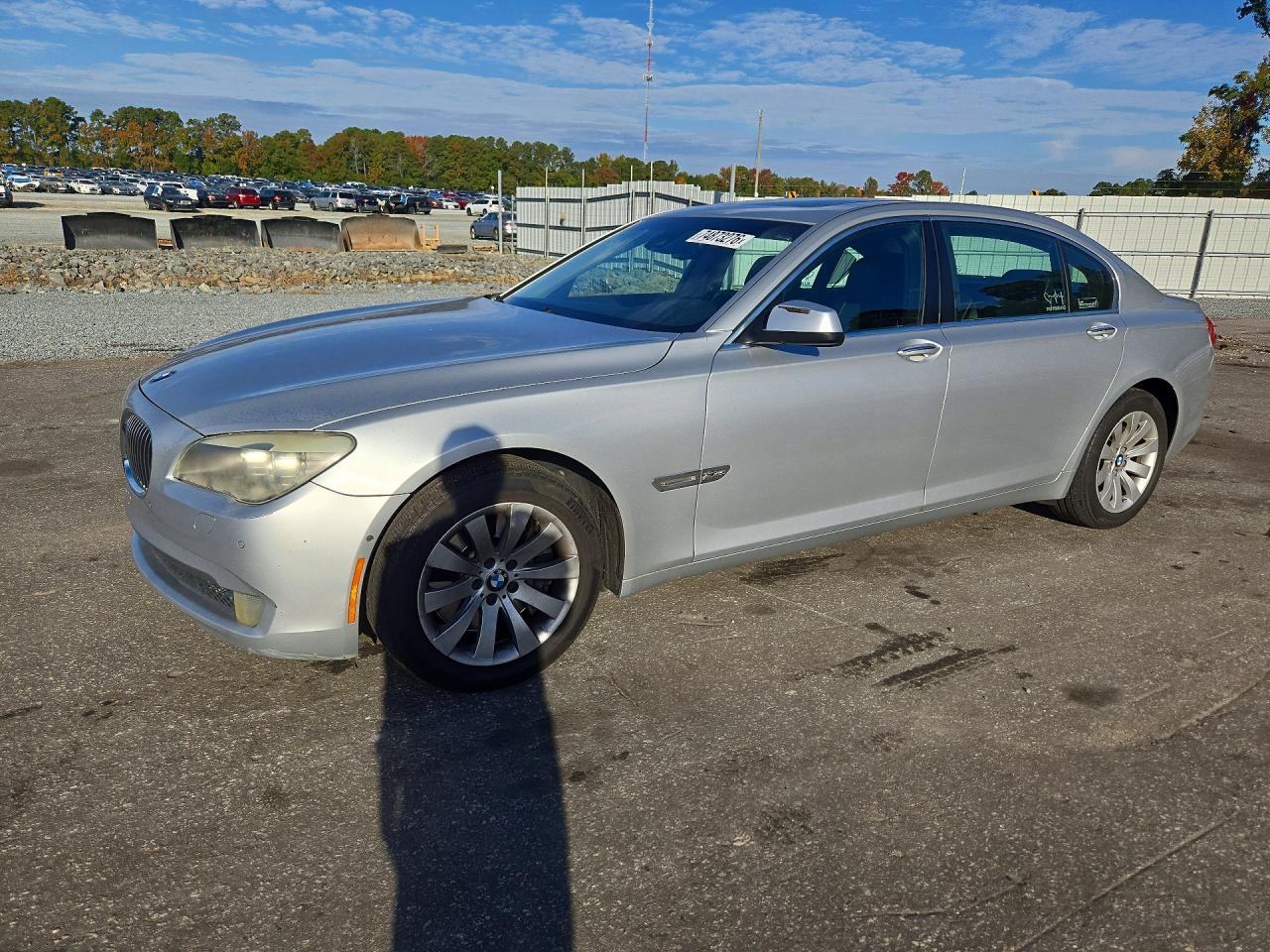 Vue de 2010 BMW 750 LI XDRIVE, angle 1