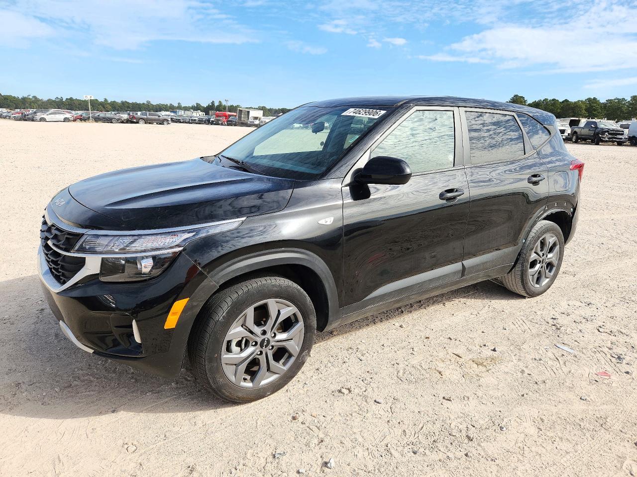 Vista de 2026 KIA SELTOS LX, ángulo 1