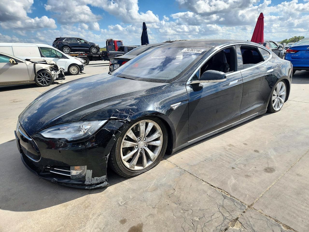 Вид 2015 TESLA MODEL S, угол 1