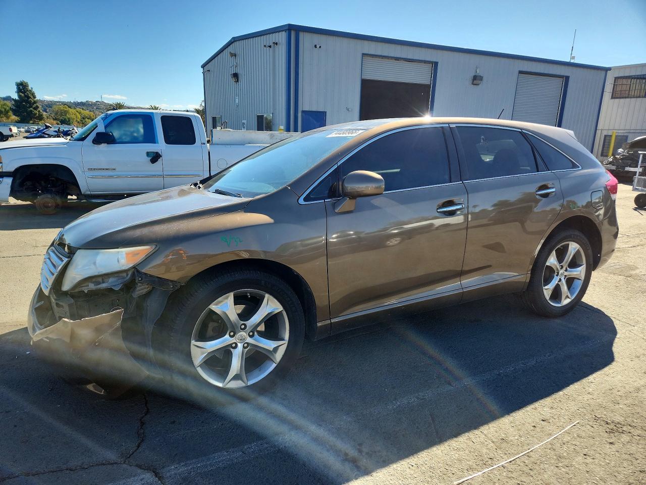 Вид 2010 TOYOTA VENZA FWD V6, угол 1