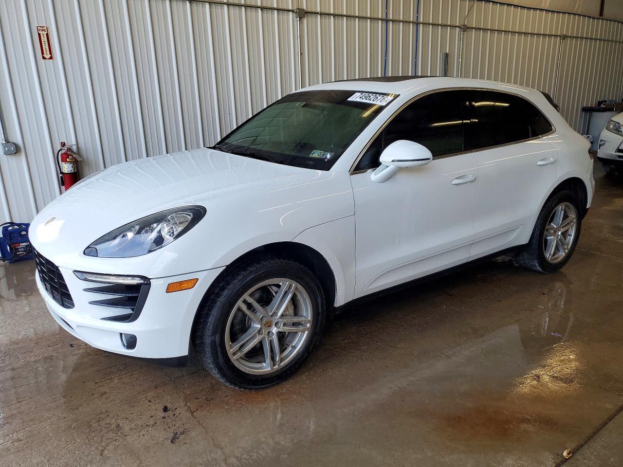 2016 PORSCHE MACAN S view, angle 1
