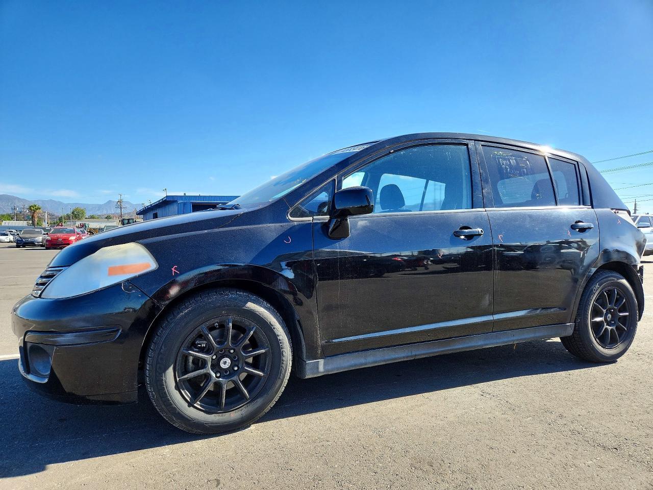 Vedere 2011 NISSAN VERSA 1.8 S, unghi 1