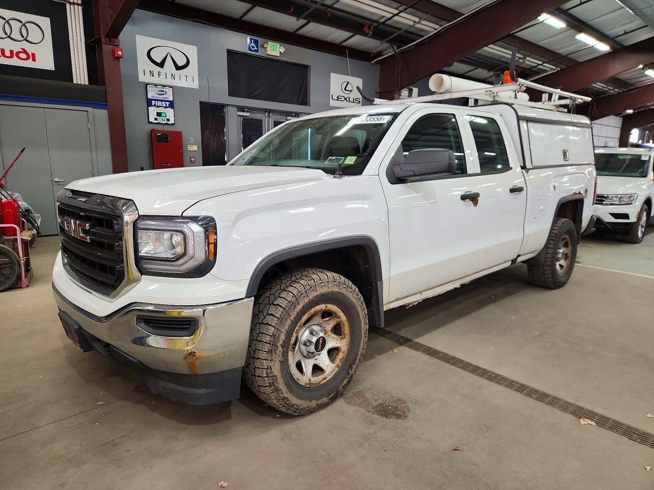 Вид 2018 GMC SIERRA K1500, угол 1
