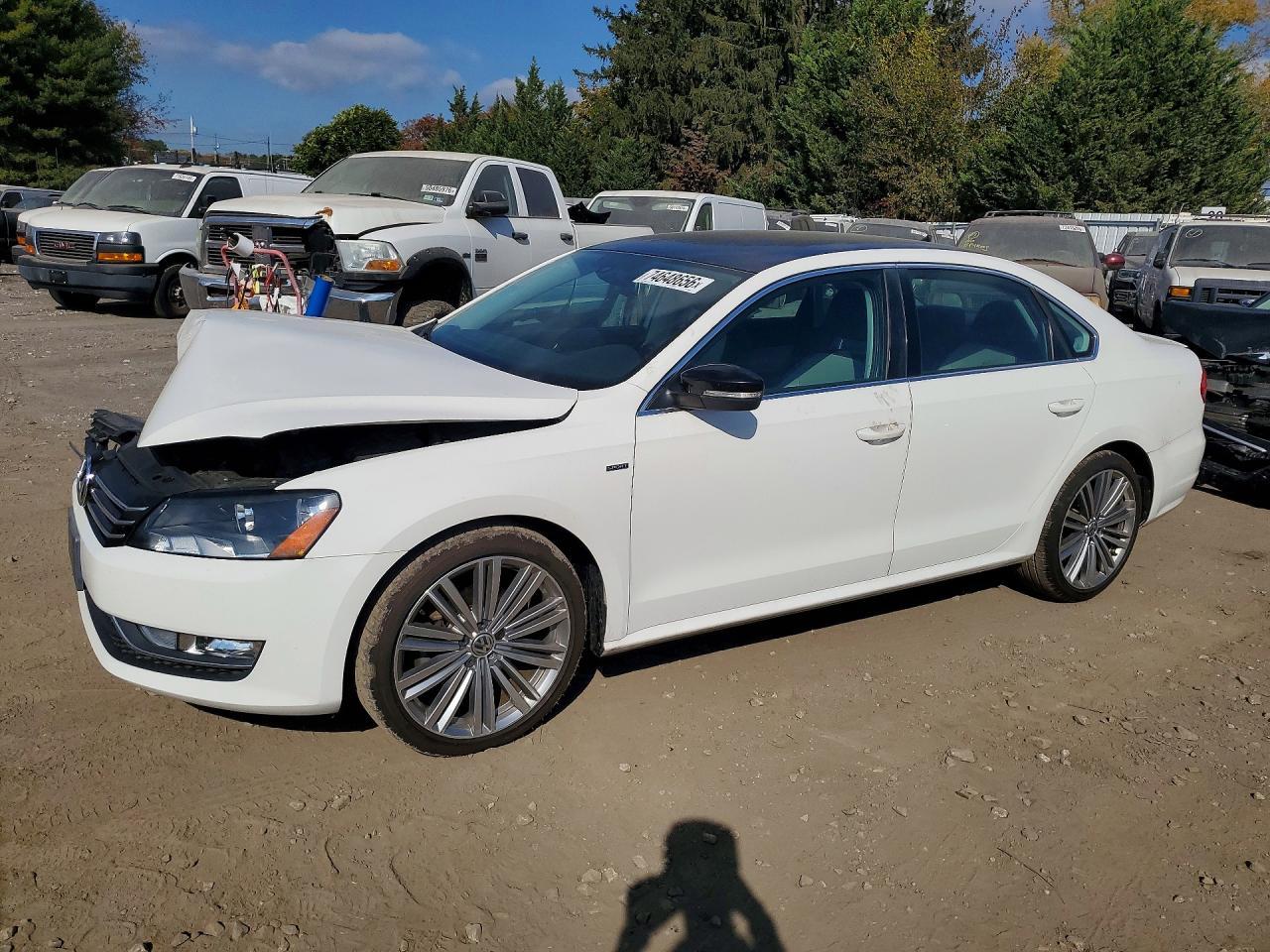 Vedere 2014 VOLKSWAGEN PASSAT SE, unghi 1