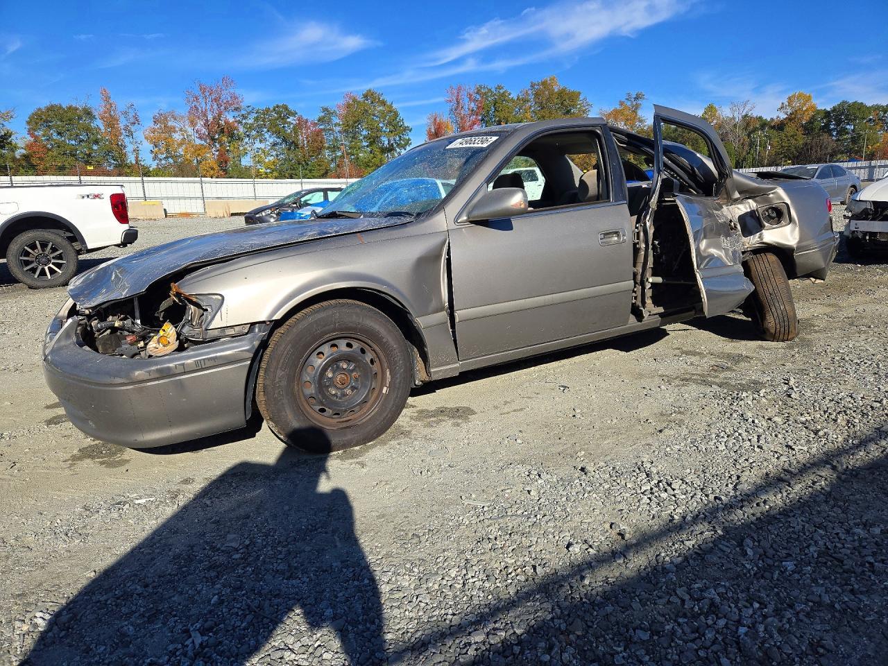 Вид 2000 TOYOTA CAMRY CE, угол 1