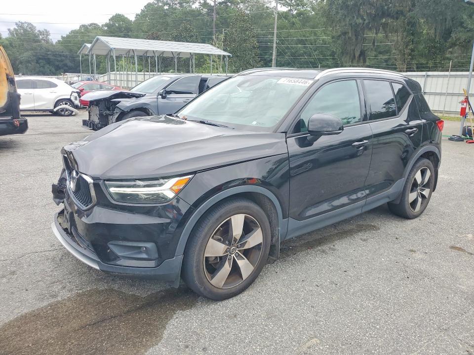 2021 VOLVO XC40 T5 MOMENTUM  