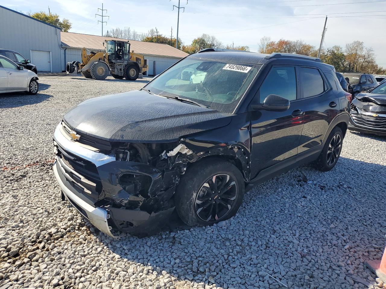 Вид 2021 CHEVROLET TRAILBLAZE LT, угол 1