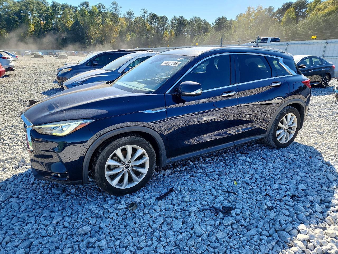 Vista de 2019 INFINITI QX50 ESSENTIAL, ángulo 1