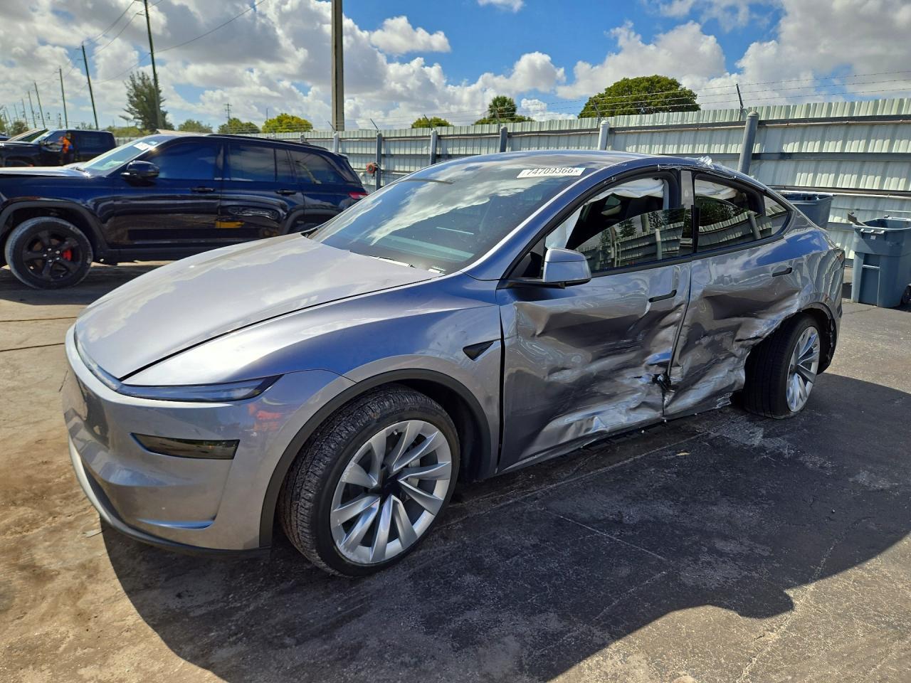 Вид 2026 TESLA MODEL Y, угол 1