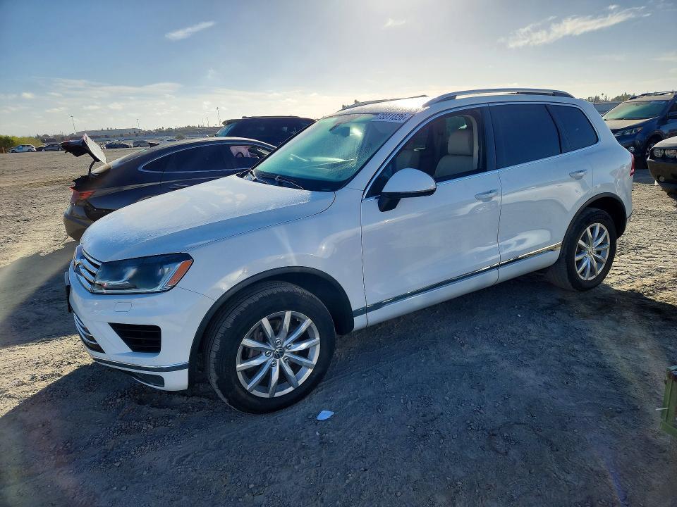 2016 VOLKSWAGEN TOUAREG SPORT  