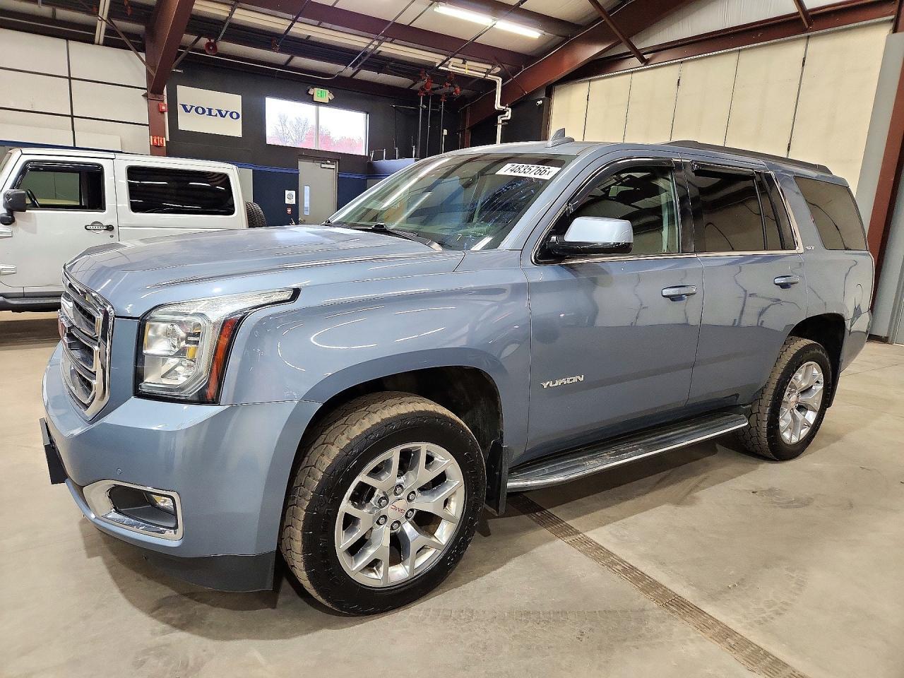 Vista de 2016 GMC YUKON SLT, ángulo 1