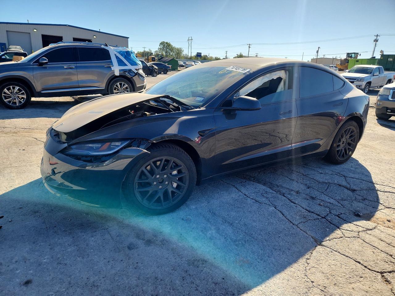 Vista de 2024 TESLA MODEL 3, ángulo 1