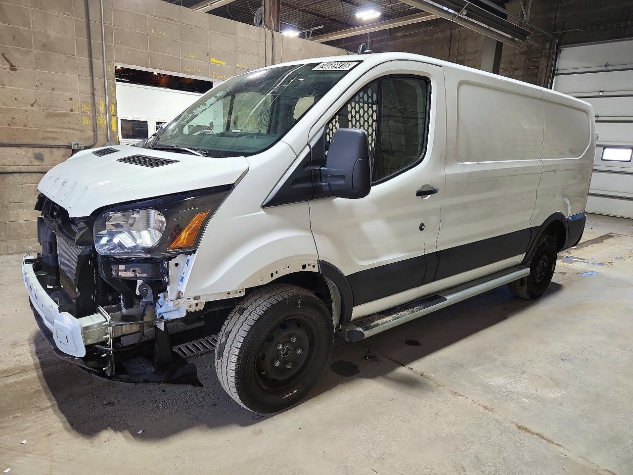 Vue de 2025 FORD TRANSIT T-250, angle 1