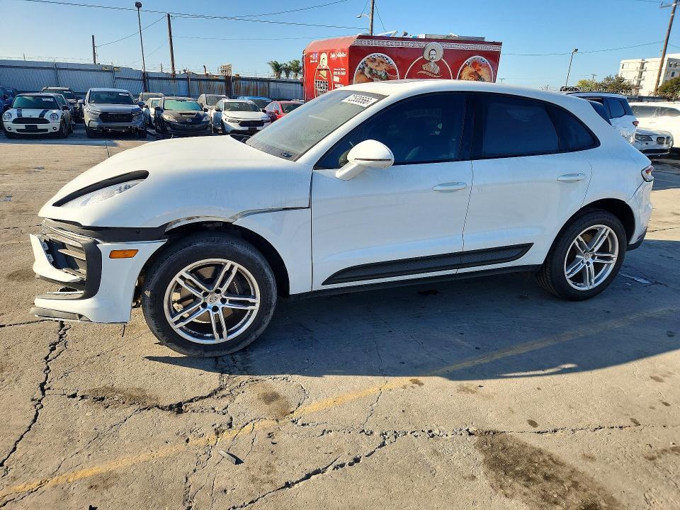 2024 PORSCHE MACAN   