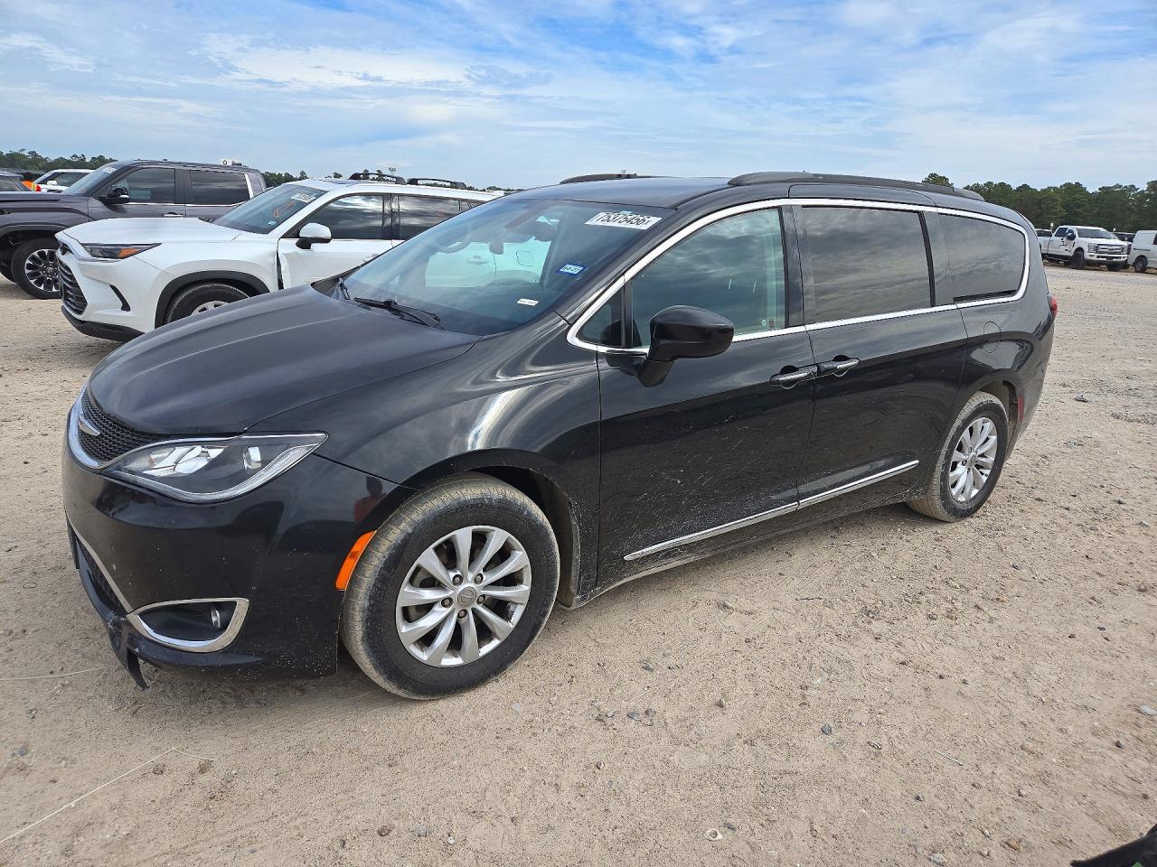 منظر 2017 CHRYSLER PACIFICA TOURING L، زاوية 1