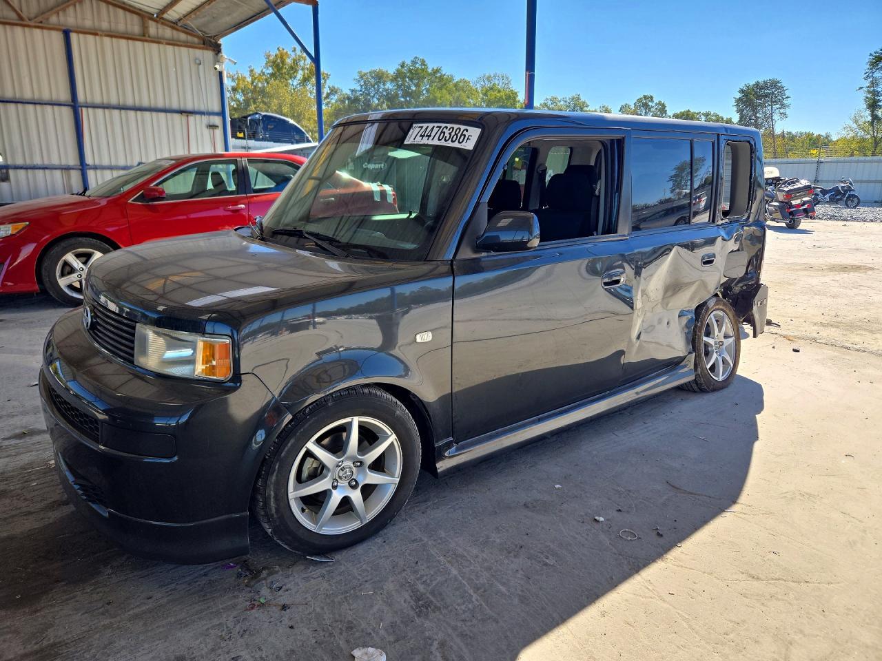 Vue de 2006 SCION XB BASE, angle 1