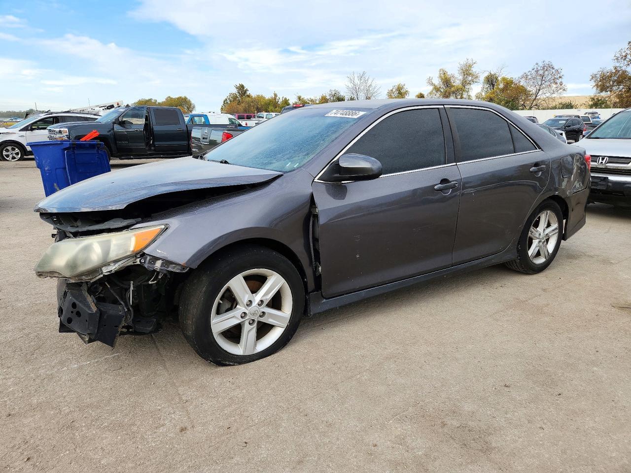 Vedere 2014 TOYOTA CAMRY SE, unghi 1