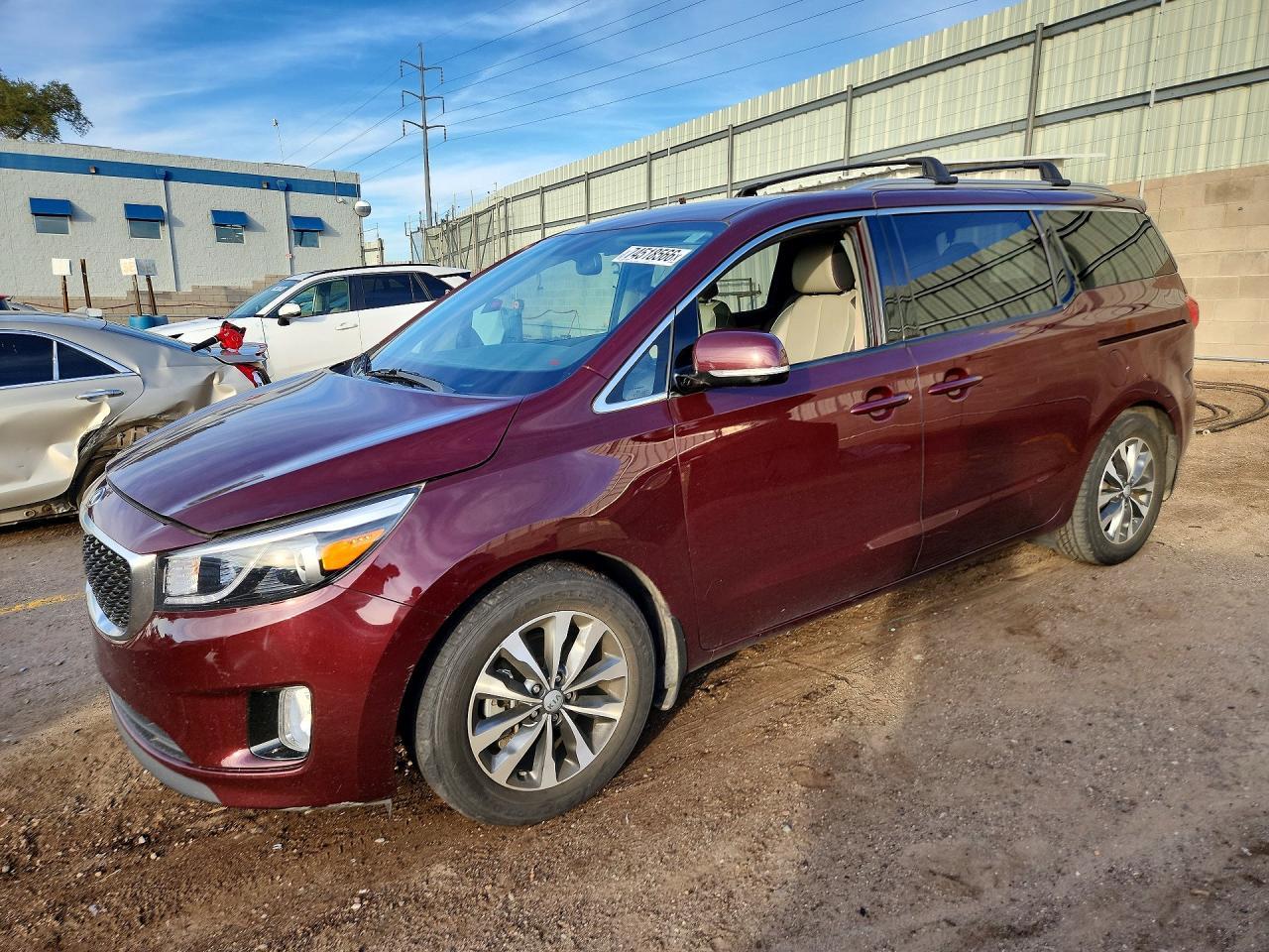 منظر 2016 KIA SEDONA SX، زاوية 1