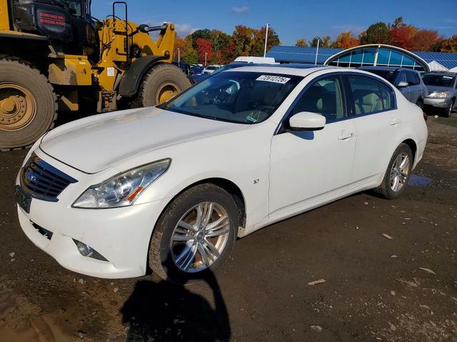 2015 INFINITI Q40