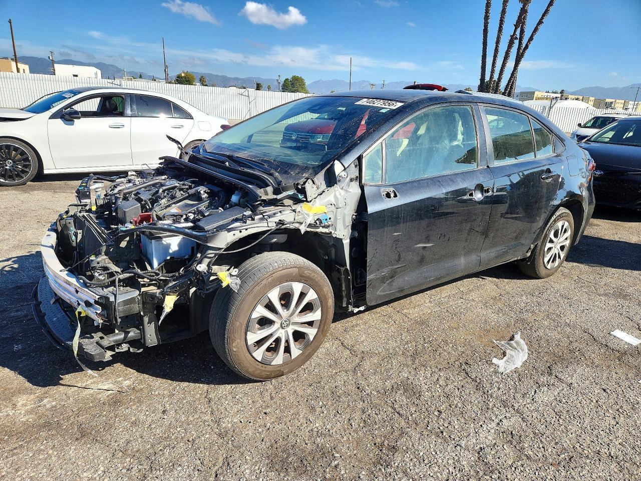 Vue de 2021 TOYOTA COROLLA LE, angle 1