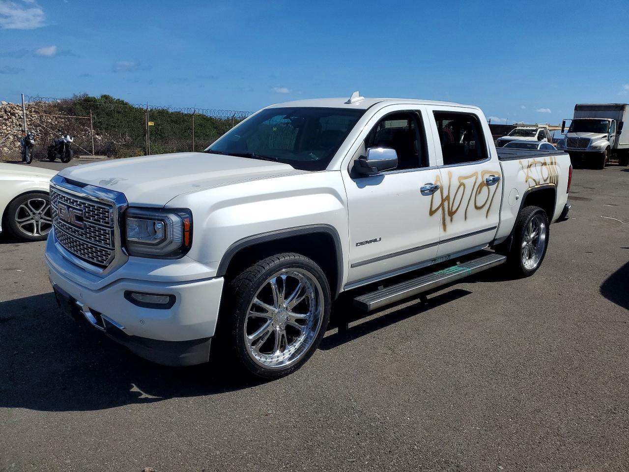 Вид 2016 GMC SIERRA C1500 DENALI, угол 1