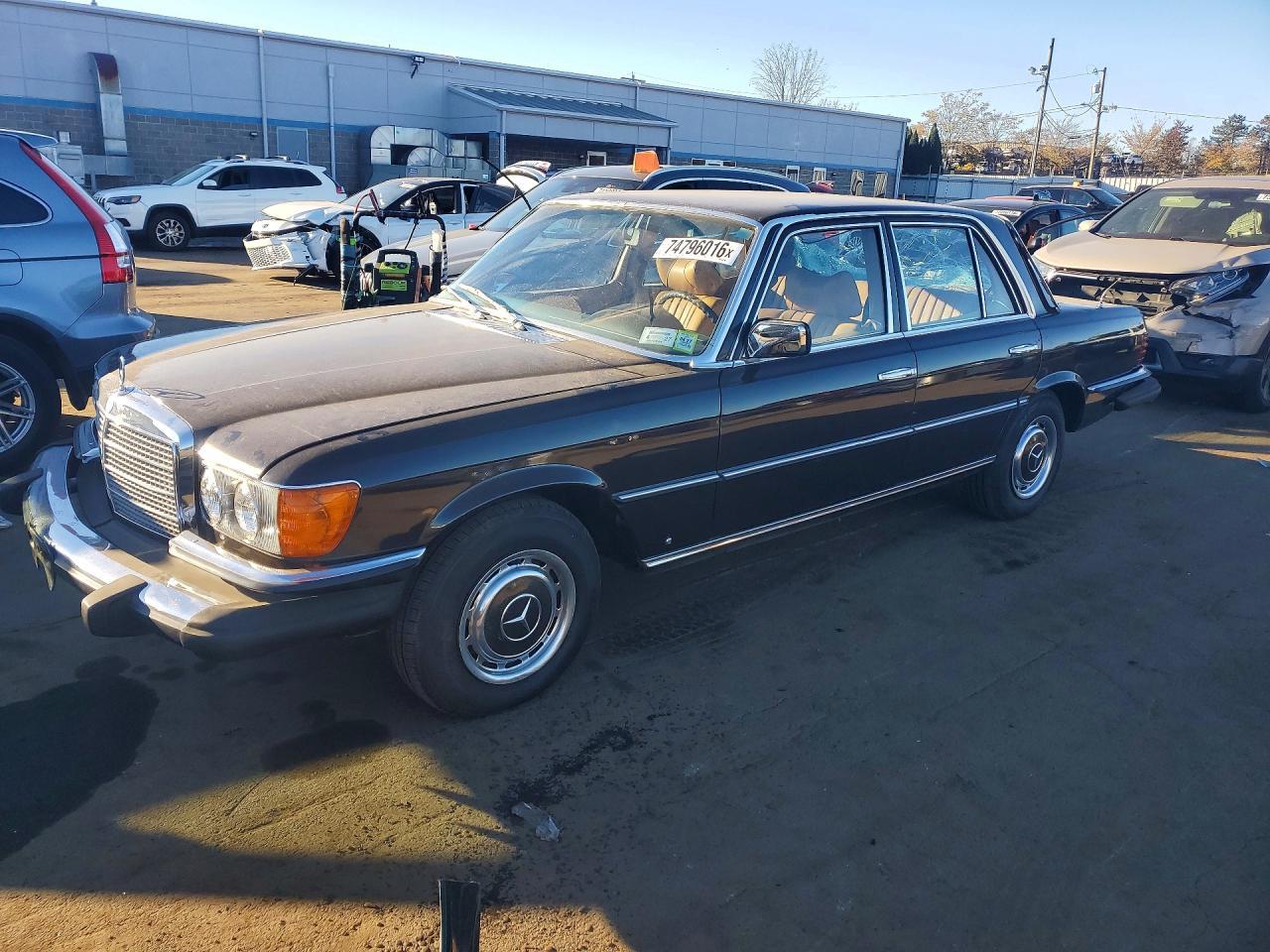 Vue de 1975 MERCEDES-BENZ 280 SE, angle 1