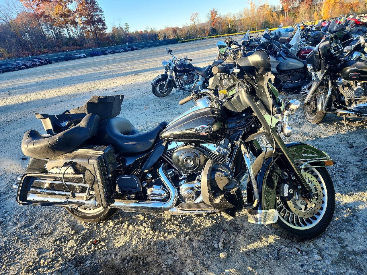 منظر 2010 HARLEY-DAVIDSON FLHTCU، زاوية 1