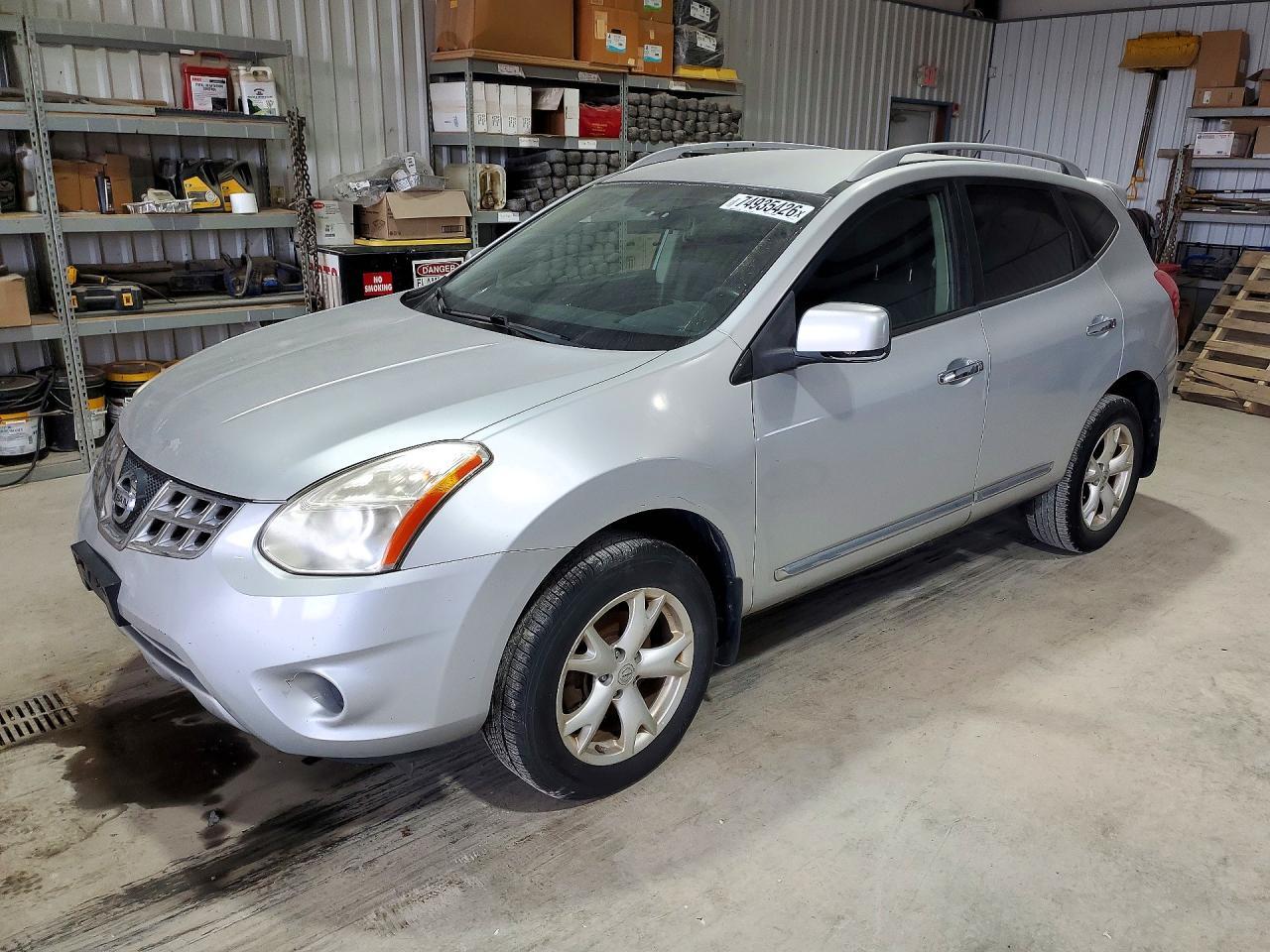 Vue de 2011 NISSAN ROGUE S, angle 1
