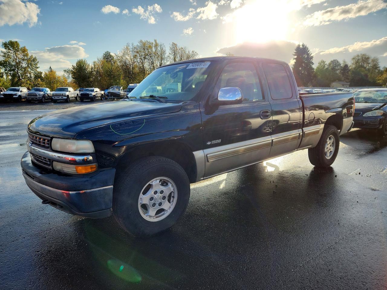 2002 CHEVROLET SILVERADO K1500 view, angle 1