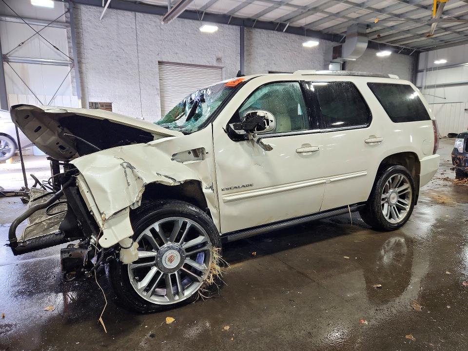 2013 CADILLAC ESCALADE PREMIUM  