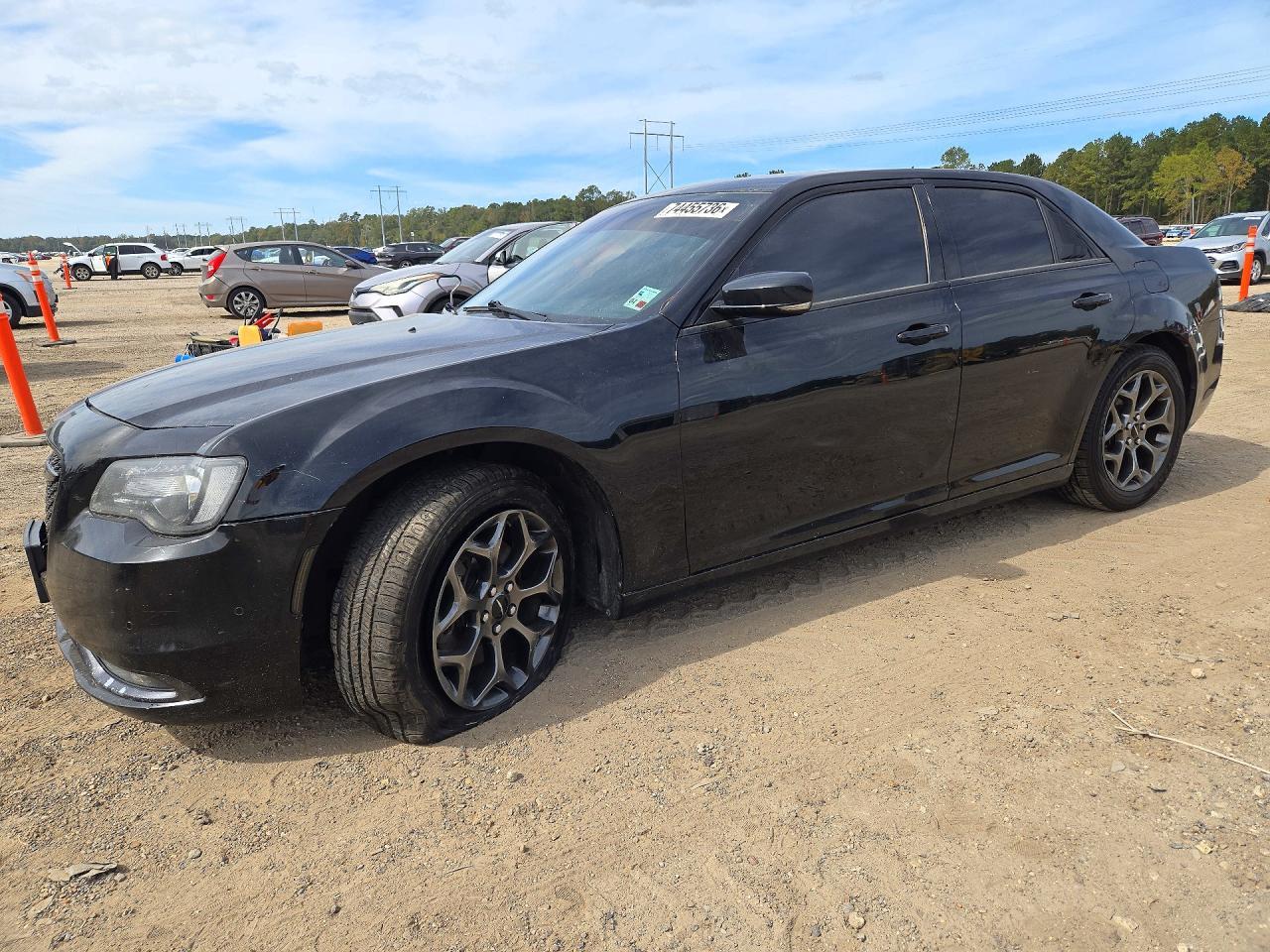 Vue de 2017 CHRYSLER 300 S, angle 1