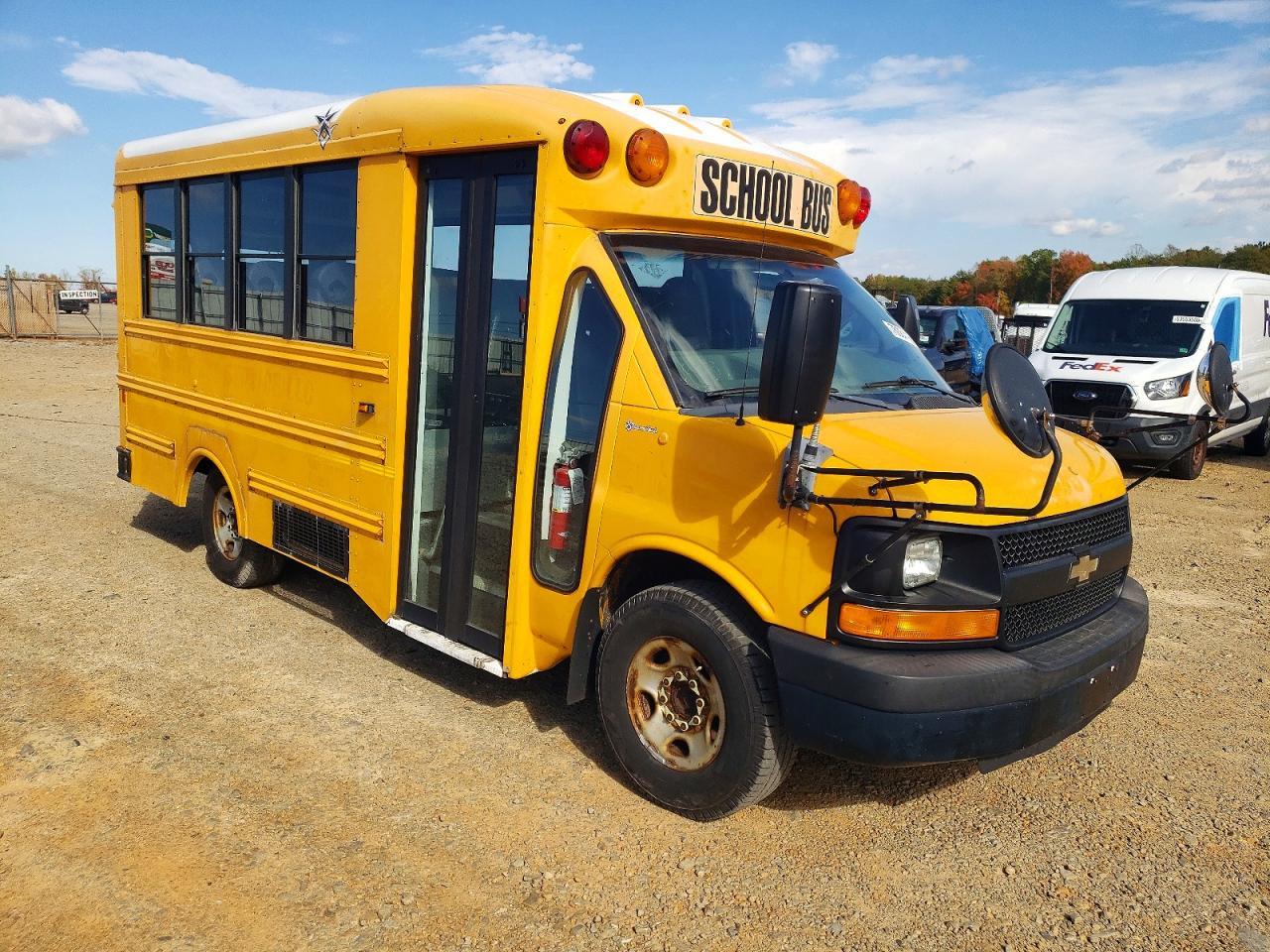 منظر 2012 CHEV BUS، زاوية 1