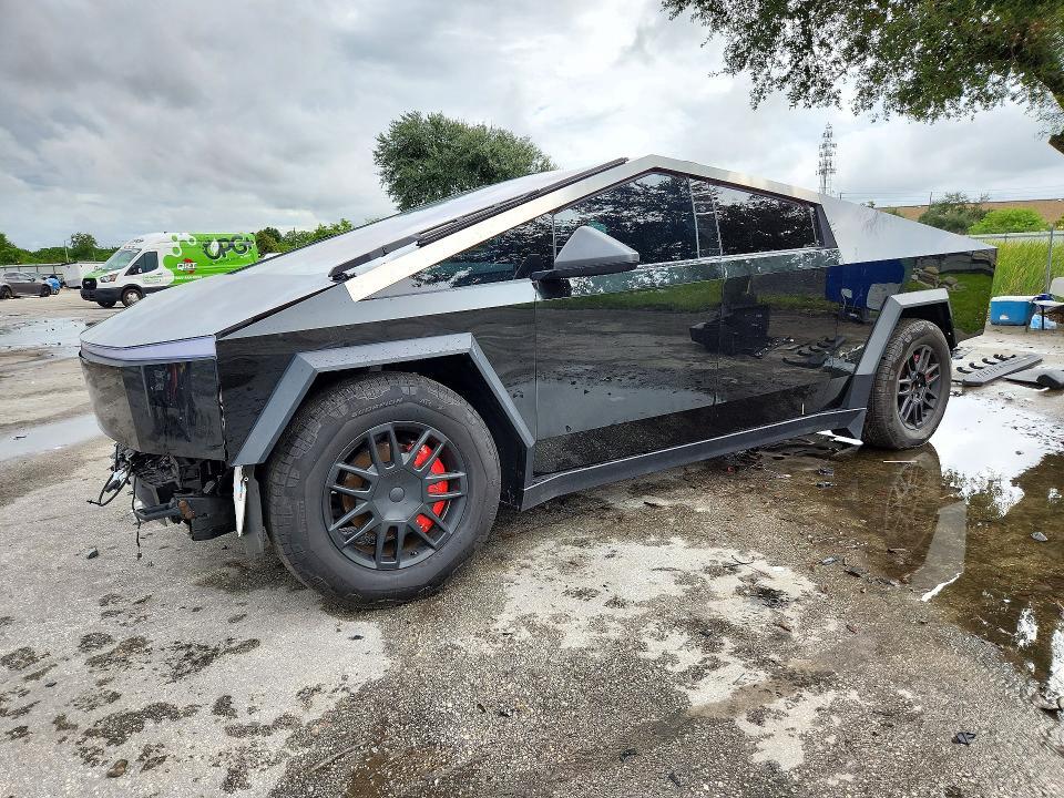 2024 TESLA CYBERTRUCK   